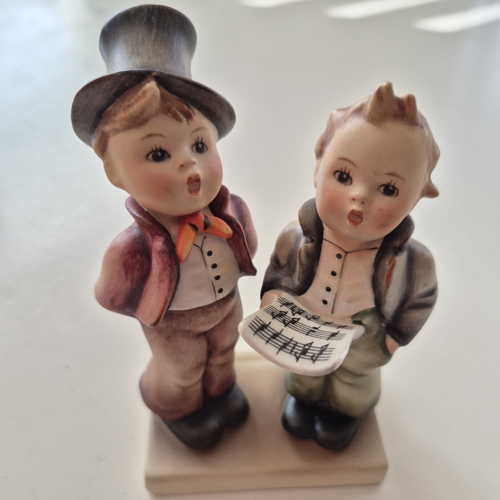 Hummel "Duet" signing boys #130 figurine